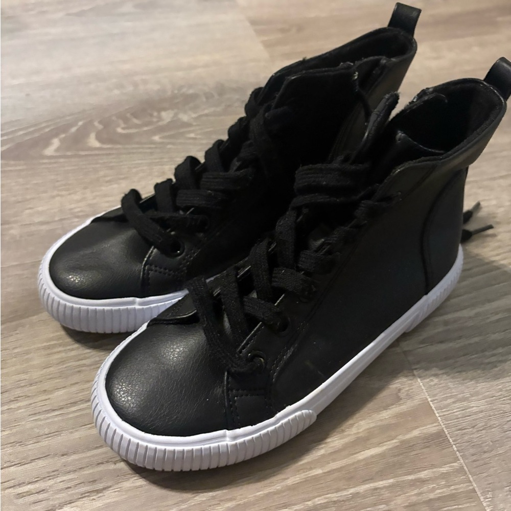 Black High-Top Sneakers girls size 2 new shoes